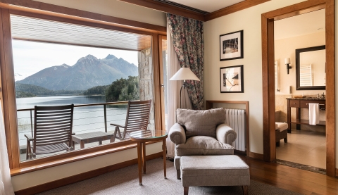 Deluxe Moreno Lake Suite